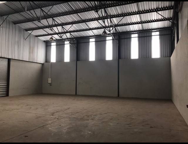 350M² WAREHOUSE TO LET IN CLEVELAND